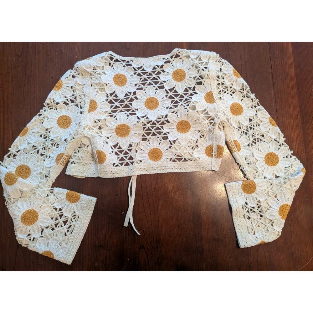 Moon & Madison Cardigan Womens XS Cream Daisy Crochet Knit Crop Tie Front Boho - Picture 4 of 7